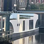 Cozy At Houseboat *