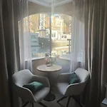 Cozy At Houseboat