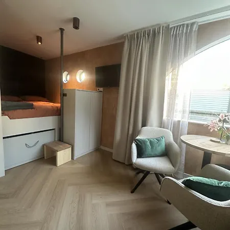 ספינת מלון Cozy At Houseboat *