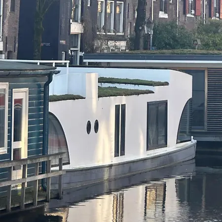 Cozy At Houseboat *