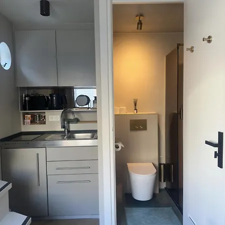 Cozy At Houseboat ספינת מלון *