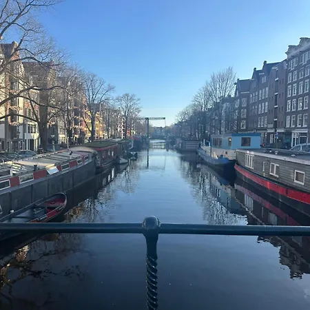 Cozy At Houseboat Úszó hotel *