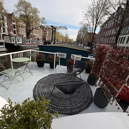 Cozy At Houseboat *